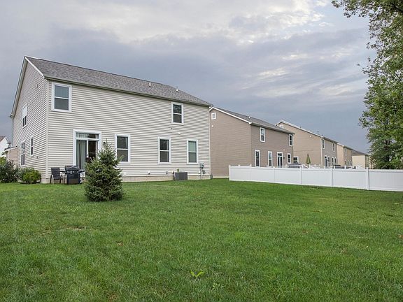 5th image of 603 Herrogate Sq