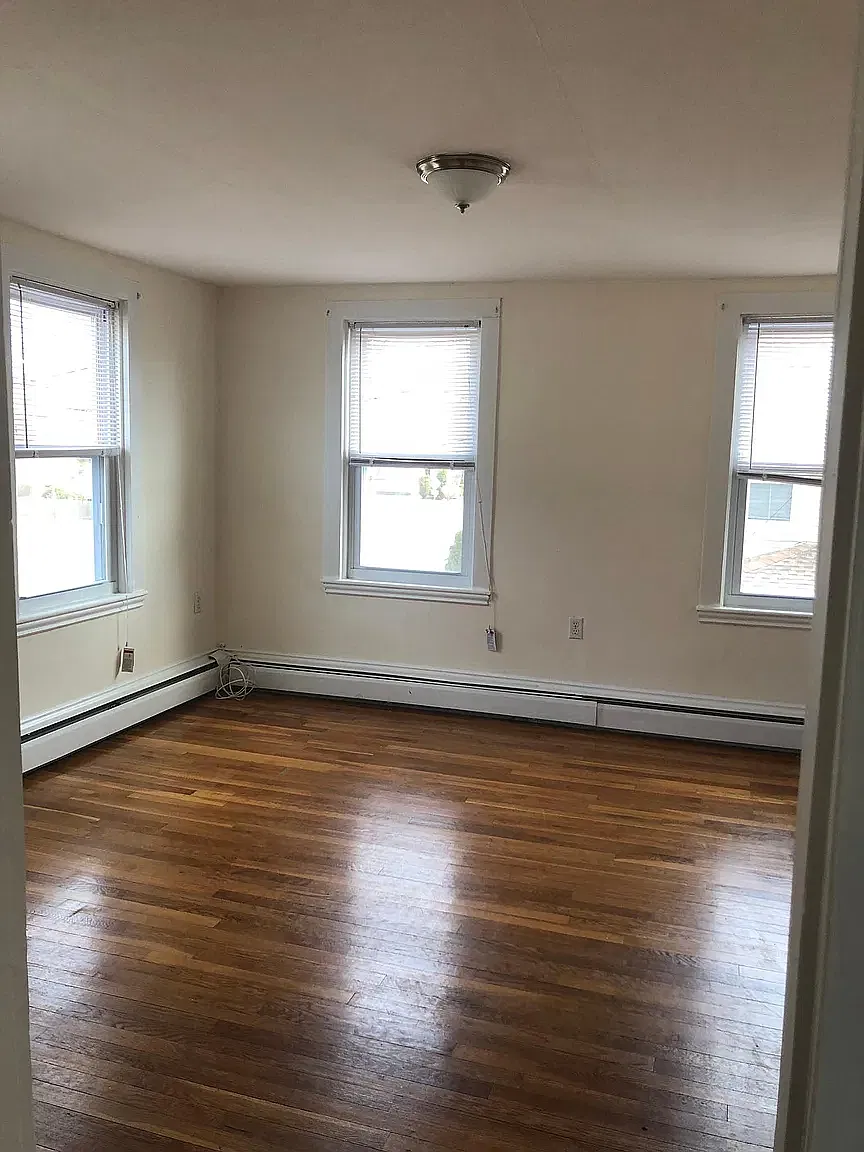 3 bed, $3,000 — Photo 1