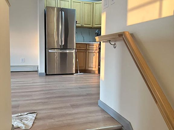 2nd image of 2582 W 17th St #2