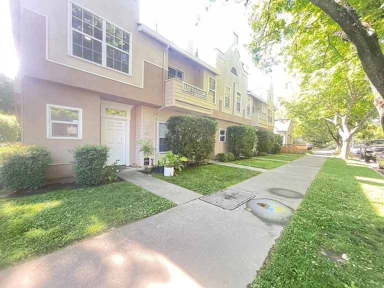2 Bedroom, 2 Bathroom Townhouse with Attached Garage and Washer/Dryer Hookups! — Photo 28