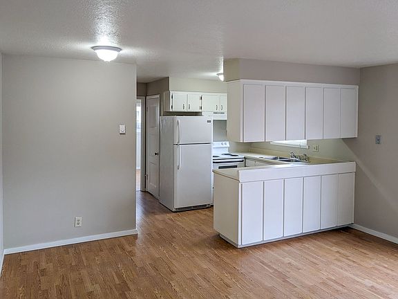 5th image of 2855 Saint St NE Front 2865