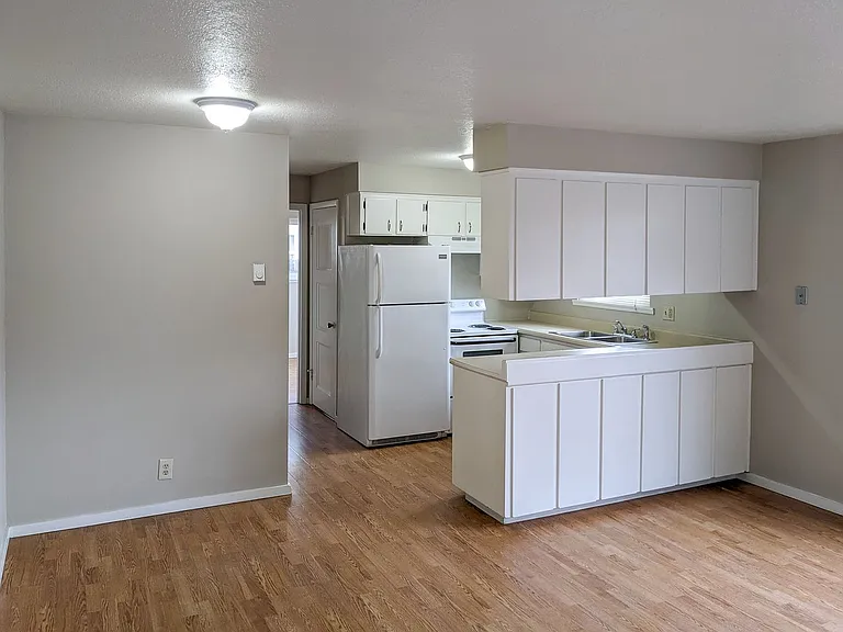 2855 Front 2865 St NE — Photo 36