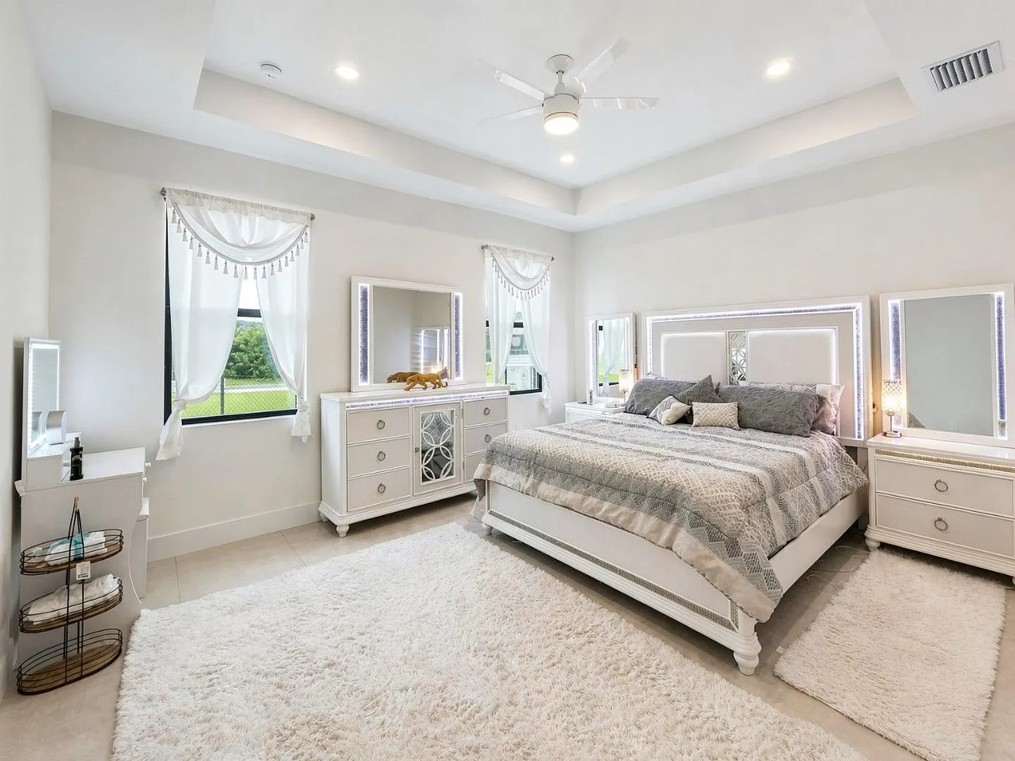 Modern 3-Bedroom Rental on 1.59 Acres in Golden Gate Estates — Photo 4