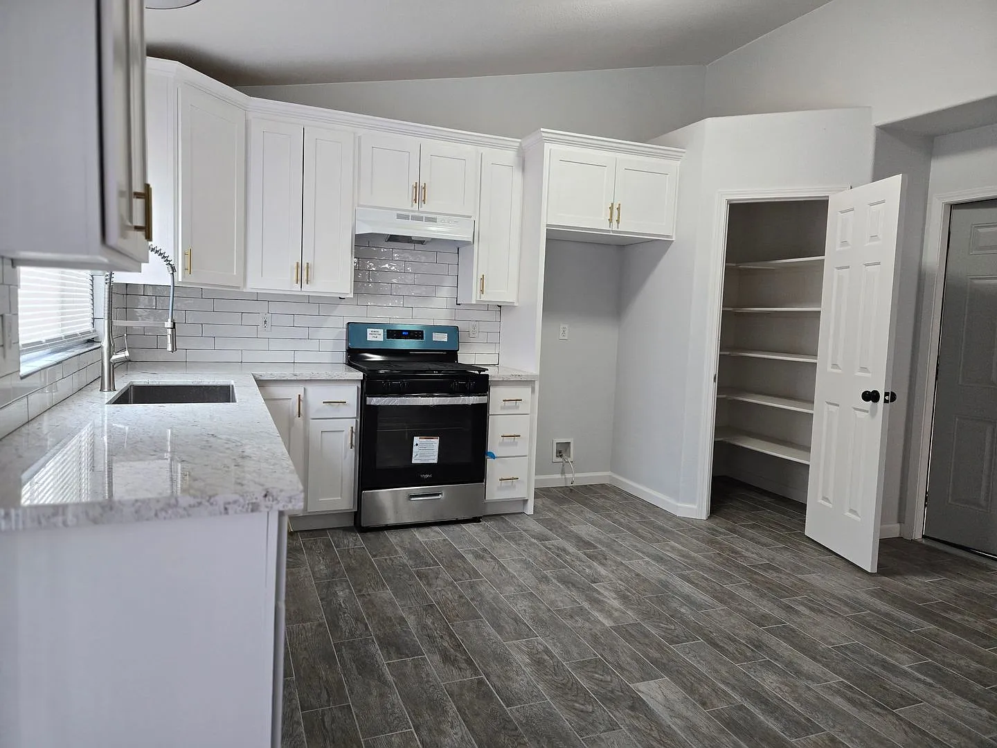 3Br 2 Ba ready Now — Photo 1