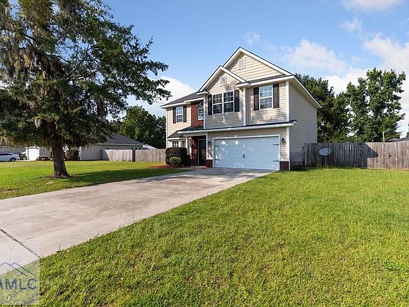 2nd image of 223 Cumberland Dr NE