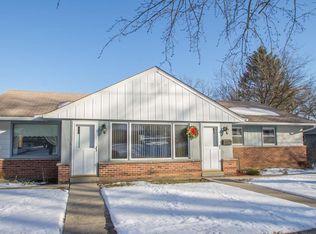 339 E Wisconsin Ave, Pewaukee, WI 53072