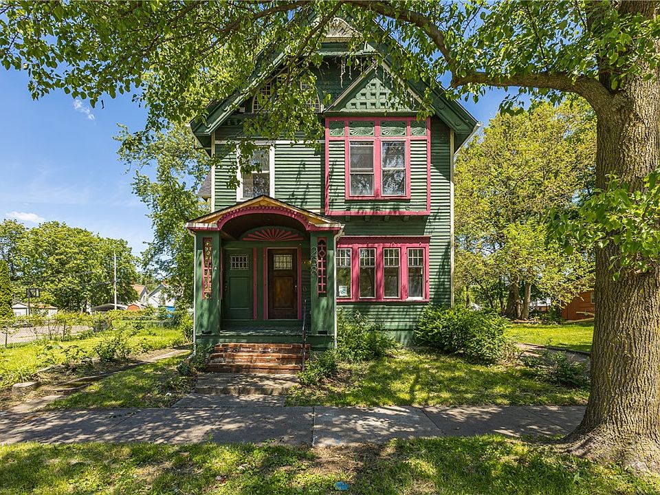 1st image of 266 Lyndhurst St
