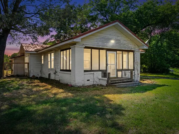 304 Daingerfield St, Naples, TX 75568