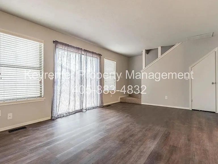9016-9020 N Rockwell Dr — Photo 6