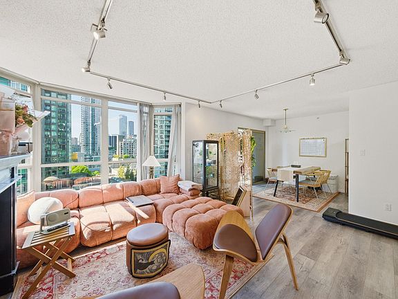 3rd image of 867 Hamilton St #1705