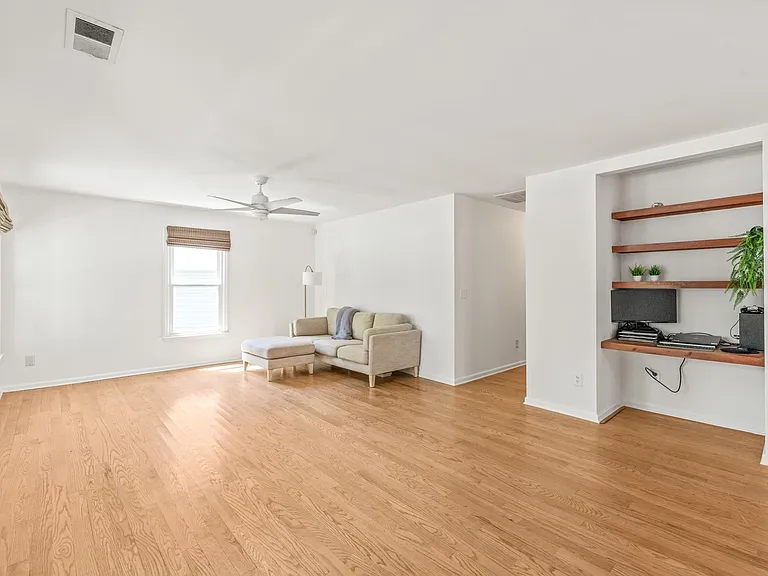 1118 Polk St — Photo 12