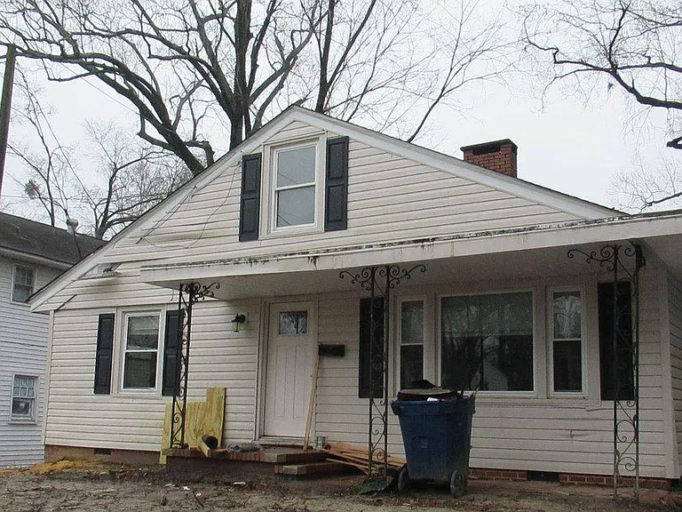 115 S Rotary Ave — Photo 1
