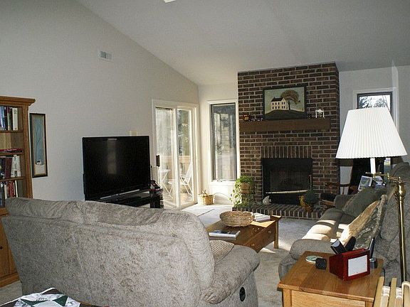 4th image of 1213 Chatham Ct