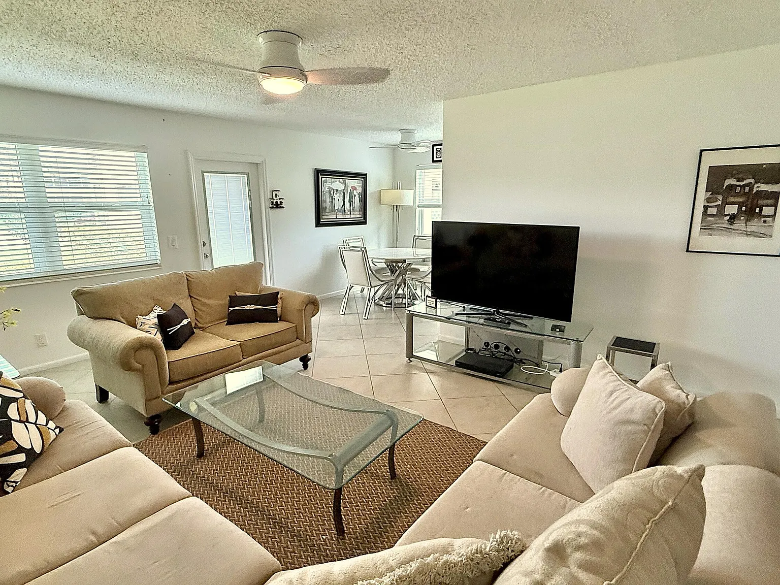 2 bed, 1.5 bath, 820 sqft, $1,690 — Photo 2