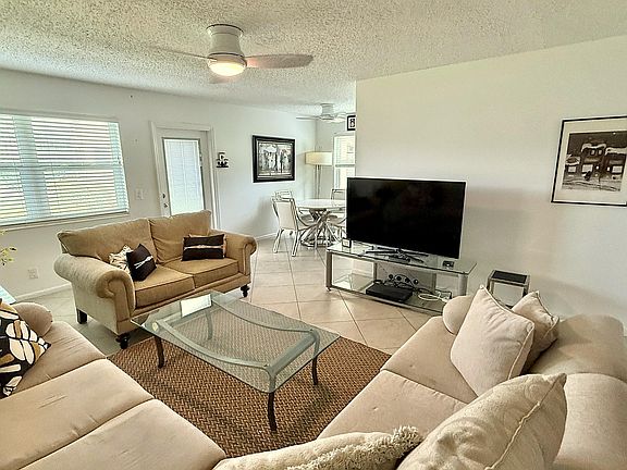 2nd image of 316 Markham Cres