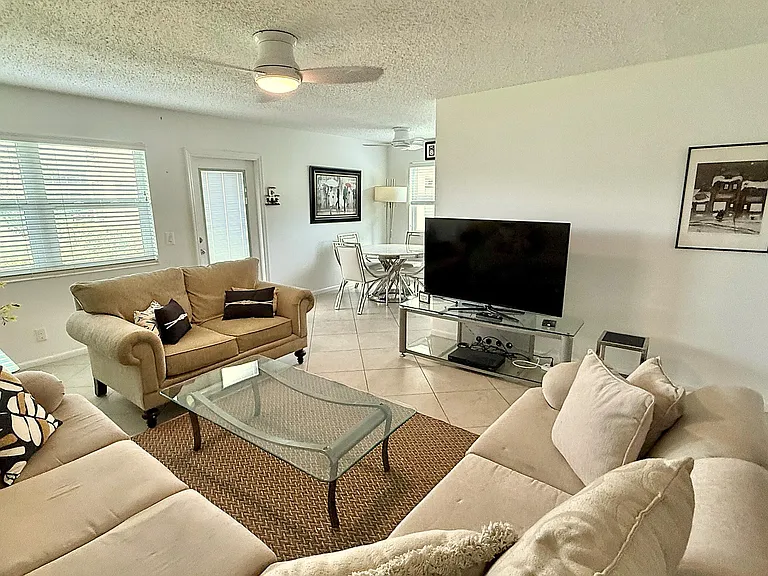 316 Markham Cres — Photo 2
