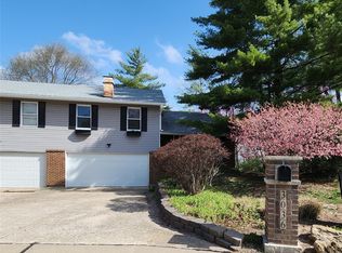 3036 Bluffwood Dr, Saint Charles, MO 63301