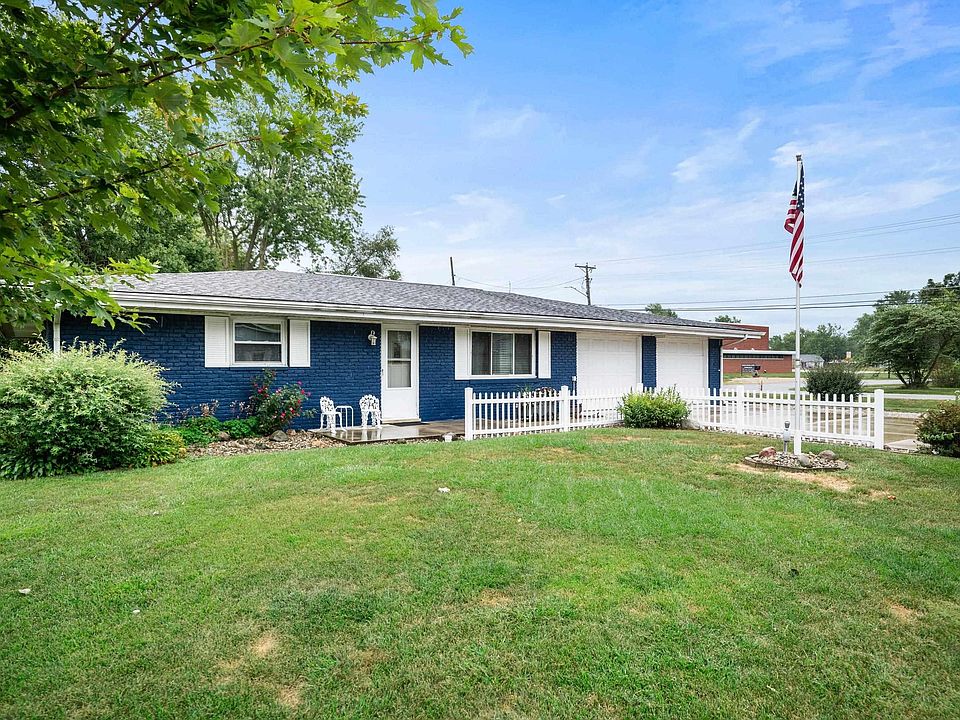 1st image of 102 Clover Ln