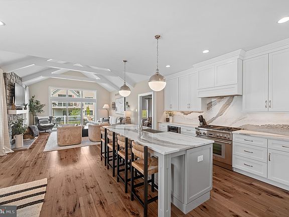3rd image of 45 Sawmill Ct