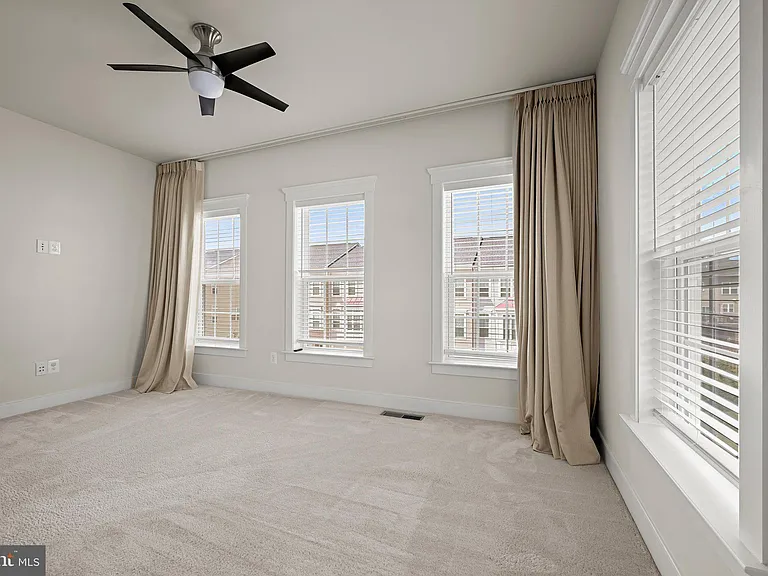 212 Upper Brook Ter — Photo 33