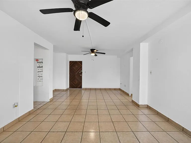 124 Calle #304 — Photo 4