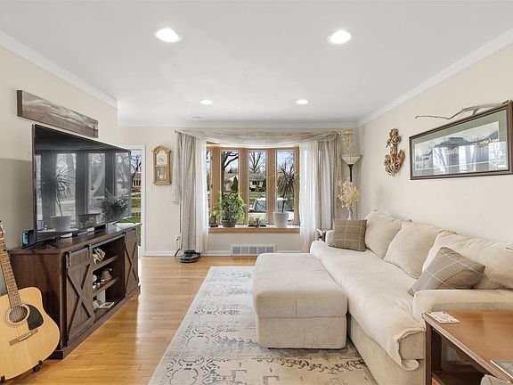 4th image of 22912 Brookdale Blvd