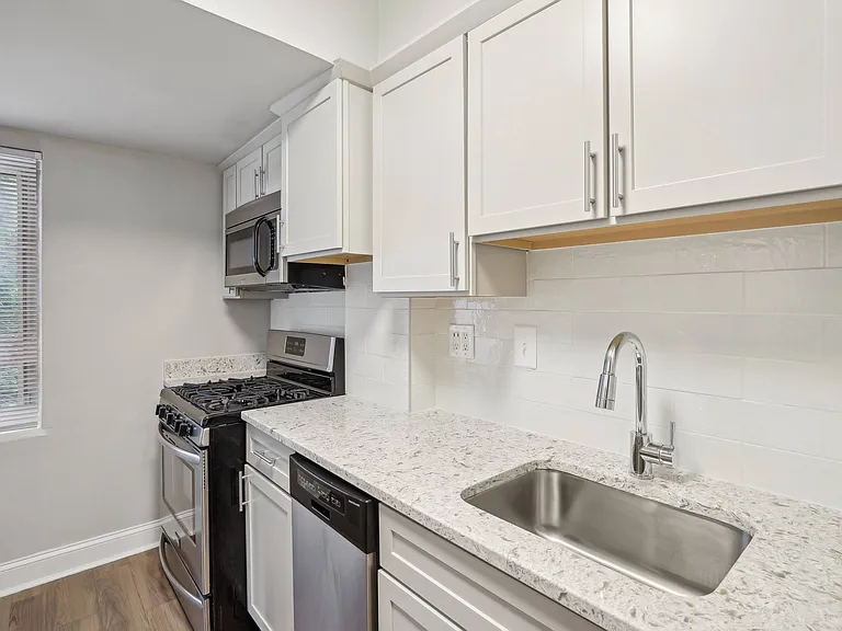 The Kenmore — Photo 13