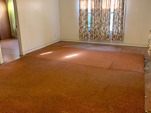 2nd image of 622 N Avenue G