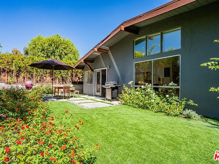 22705 Crespi St — Photo 25