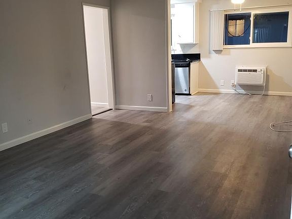 5th image of 5130 Woodman Ave #22