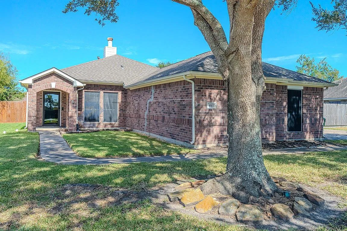 4 bed, 2000 sqft, $2,850 — Photo 1