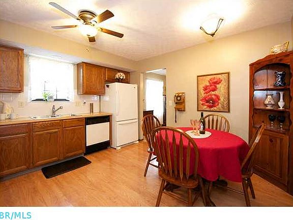 5th image of 526 Chestnut Ave