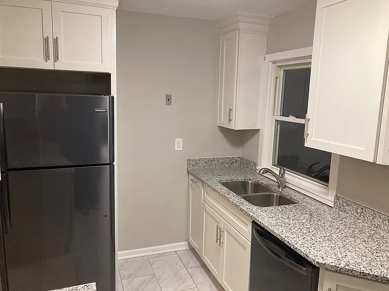 1008 Pine St — Photo 3