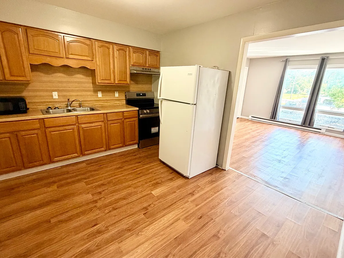 Building Photo - 627 N Bryan Ave #9