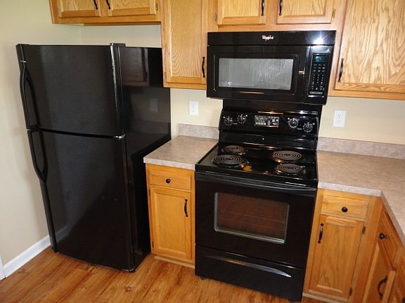 5th image of 3507 Throughbrook Ct