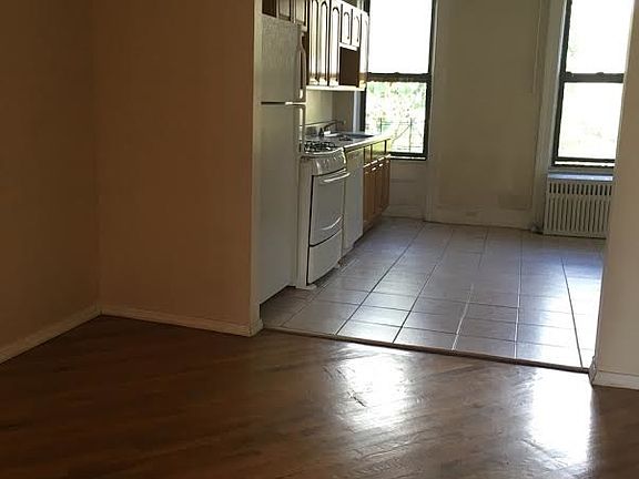 3rd image of 257 1/2 20th St #3A