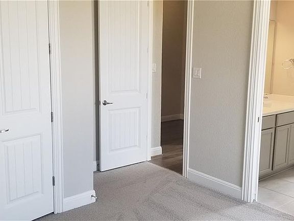 3rd image of 909 Anahuac Dr
