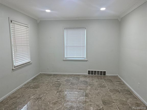 3rd image of 24840 Dunning St