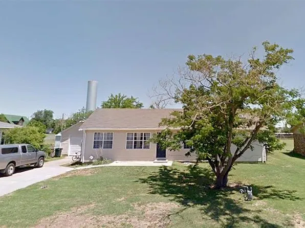 809 3rd St, Elgin, OK 73538