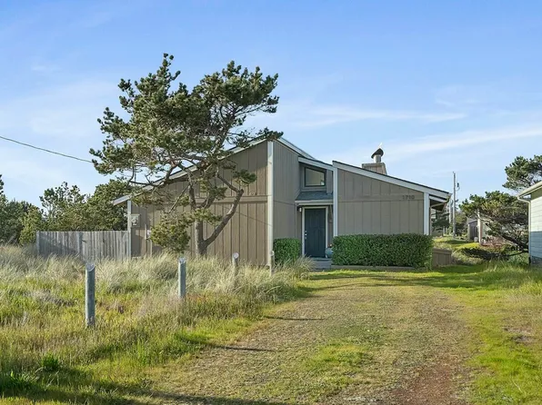 1710 NW Canal St, Waldport, OR 97394