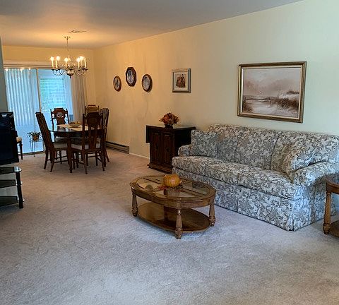 3rd image of 80 Courtshire Dr