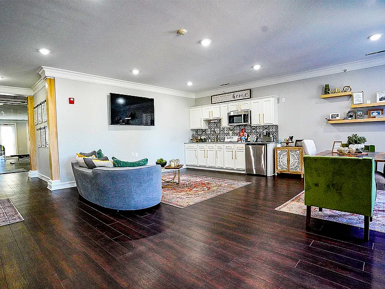 Catch the news, sip your morning coffee, or relax in front of the TV. The clubhouse is here when you need a change of scenery _ or a refill.