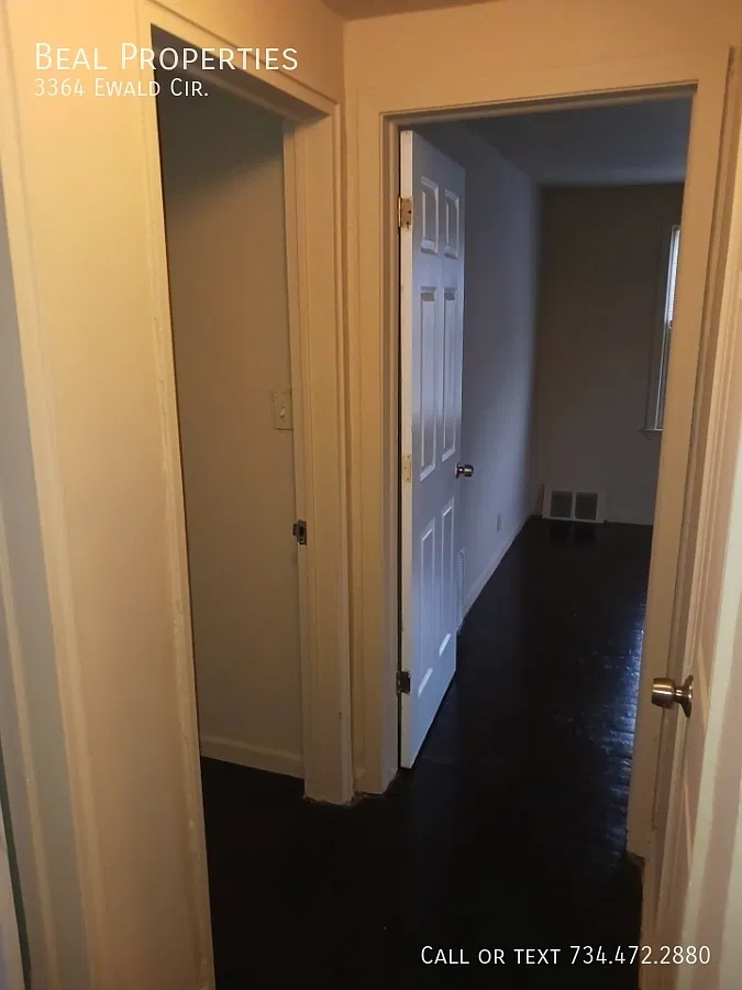 3 bed, 1.5 bath, 900 sqft, $1,199 — Photo 1