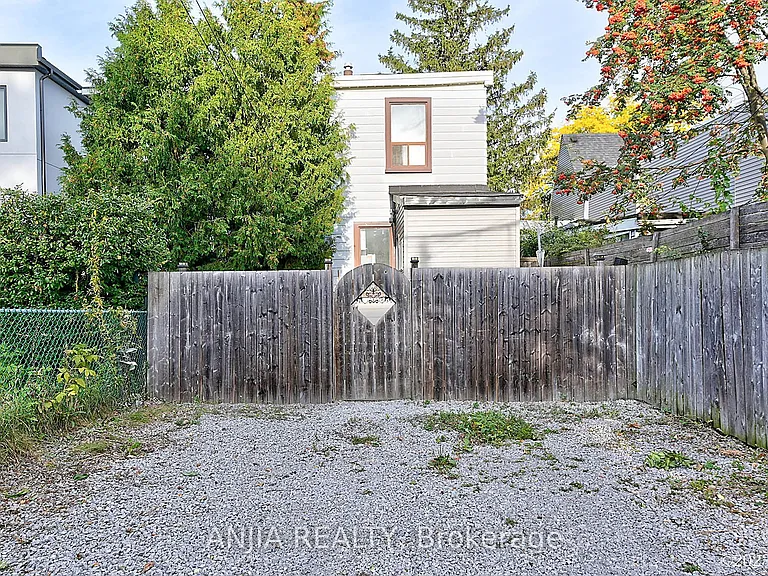 36 Gough Ave #UPPER — Photo 18