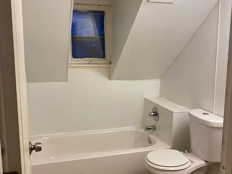 162 S High St — Photo 17