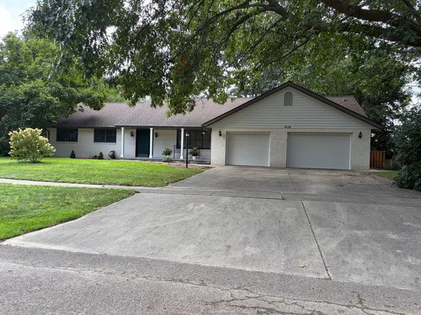 1434 Catherine Cir, Saint Joseph, MI 49085
