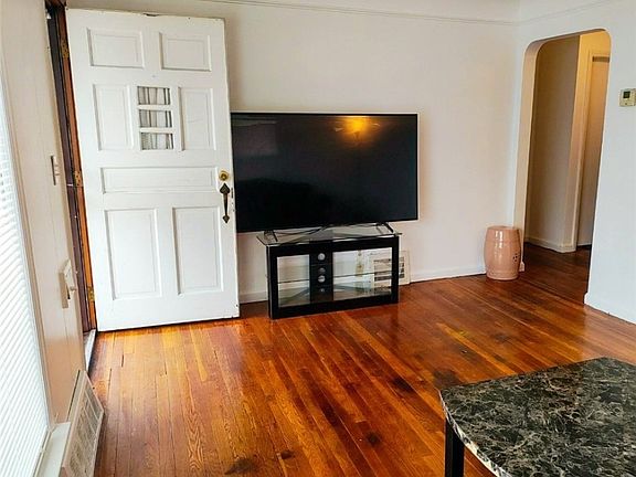 2nd image of 26230 Oriole Ave