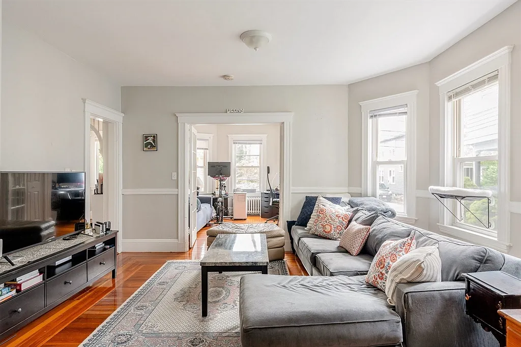 2 bed, 1.5 bath, 950 sqft, $3,800 — Photo 3