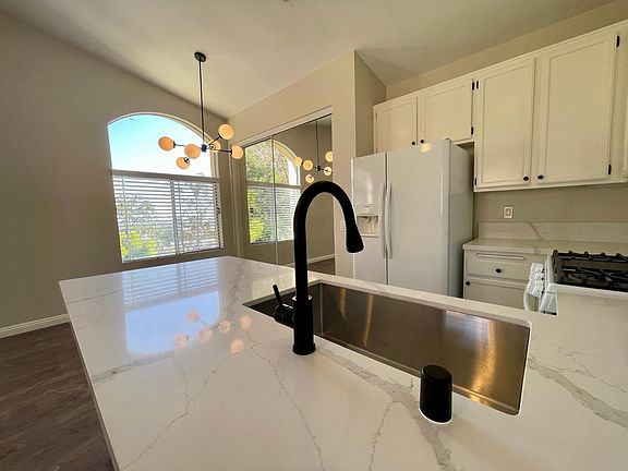 New Penninsula quartz countertop
