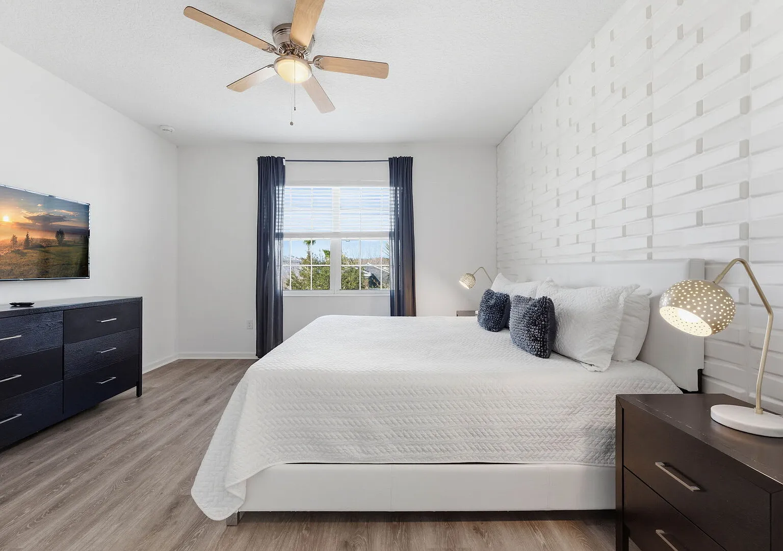 Chic Modern Escape, 12BR, Pool and Game Room — Photo 4